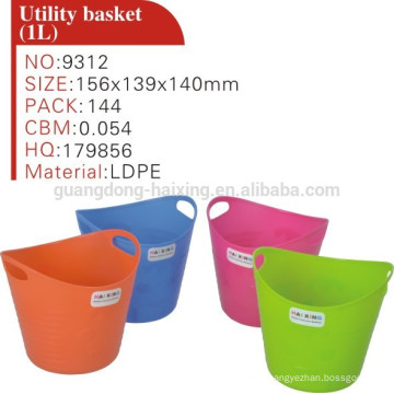 Supermarket plastic utility basket customized colors with handle